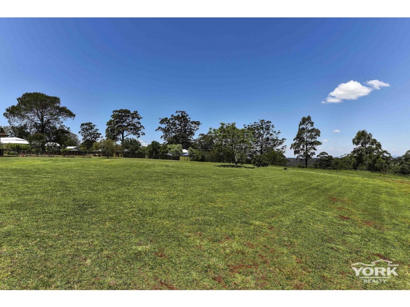 10 Eclipse Court, Highfields QLD 4352