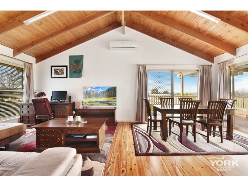 10 Ironbark Crescent, Meringandan QLD 4352