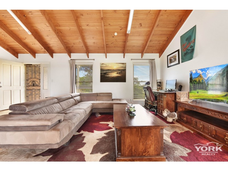 10 Ironbark Crescent, Meringandan QLD 4352