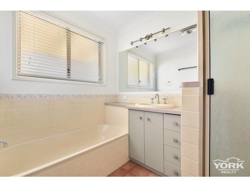 10 Ironbark Crescent, Meringandan QLD 4352