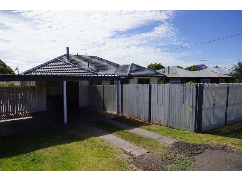 22 Blackdown Street, Harristown QLD 4350