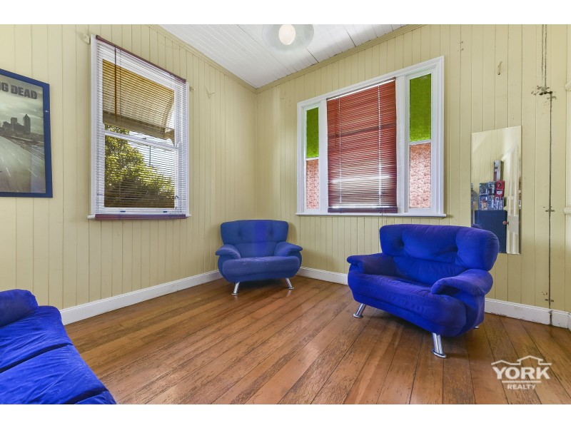 21 Burton Street, Harristown QLD 4350