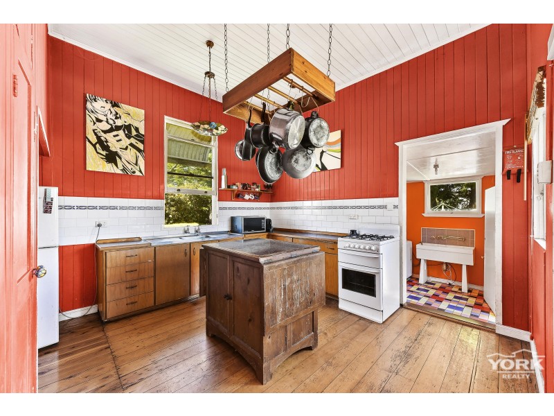 21 Burton Street, Harristown QLD 4350