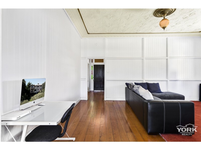 21 Burton Street, Harristown QLD 4350