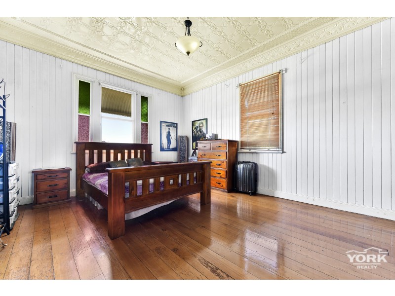 21 Burton Street, Harristown QLD 4350