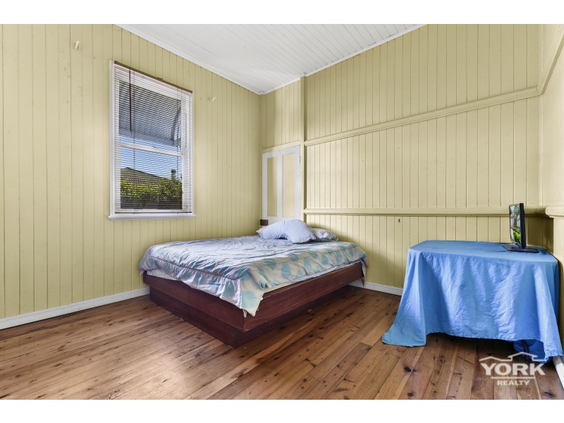 21 Burton Street, Harristown QLD 4350