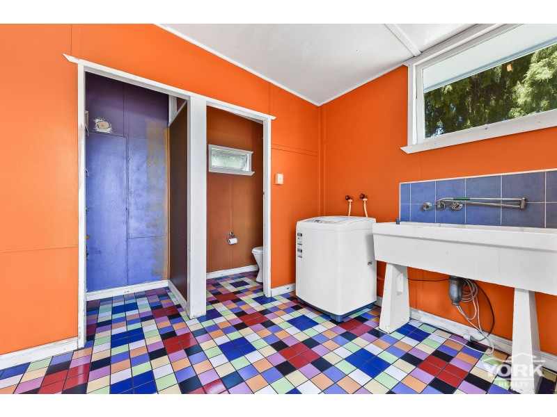 21 Burton Street, Harristown QLD 4350