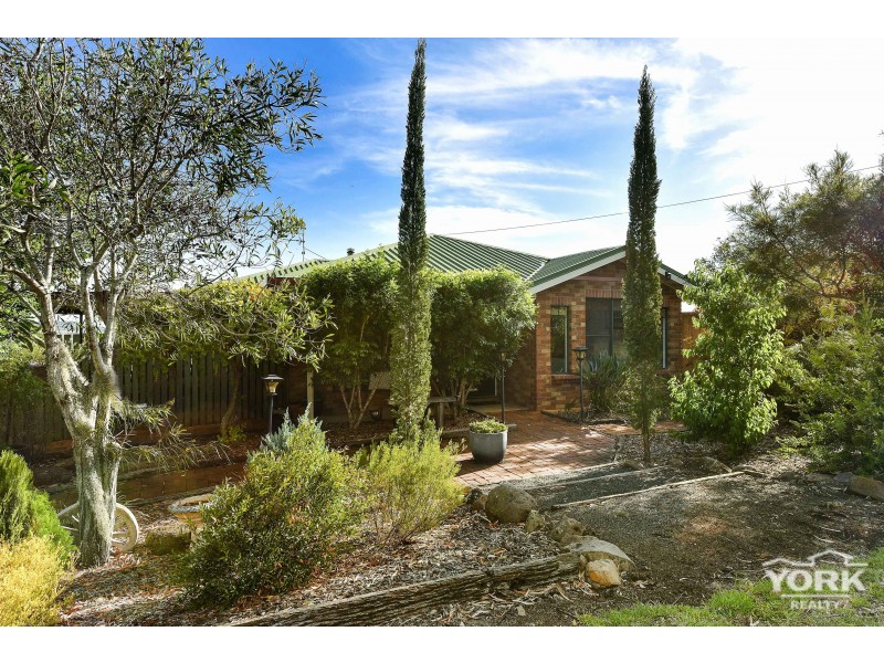 11 Koala Drive, Gowrie Junction QLD 4352