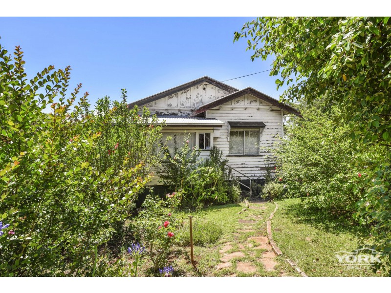 264 West Street, Kearneys Spring QLD 4350