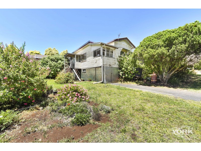 264 West Street, Kearneys Spring QLD 4350