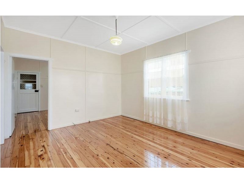 1a Gatfield Street, Newtown QLD 4350