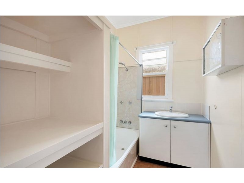 1a Gatfield Street, Newtown QLD 4350