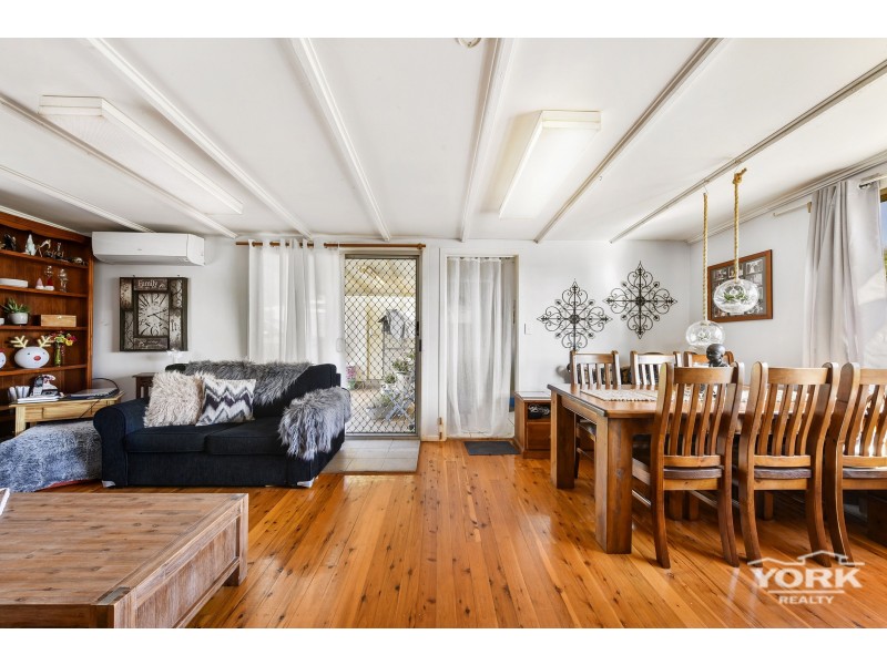 2 Gauntlet Street, North Toowoomba QLD 4350