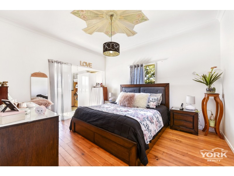 2 Gauntlet Street, North Toowoomba QLD 4350