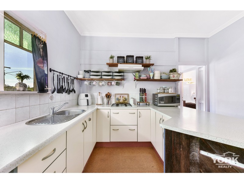 2 Gauntlet Street, North Toowoomba QLD 4350