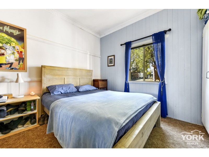 2 Gauntlet Street, North Toowoomba QLD 4350