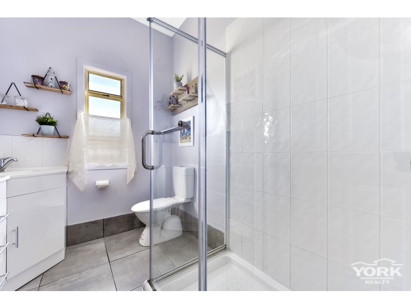 2 Gauntlet Street, North Toowoomba QLD 4350