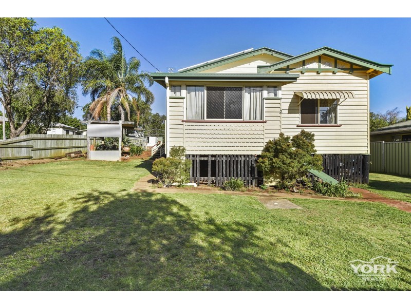 2 Gauntlet Street, North Toowoomba QLD 4350