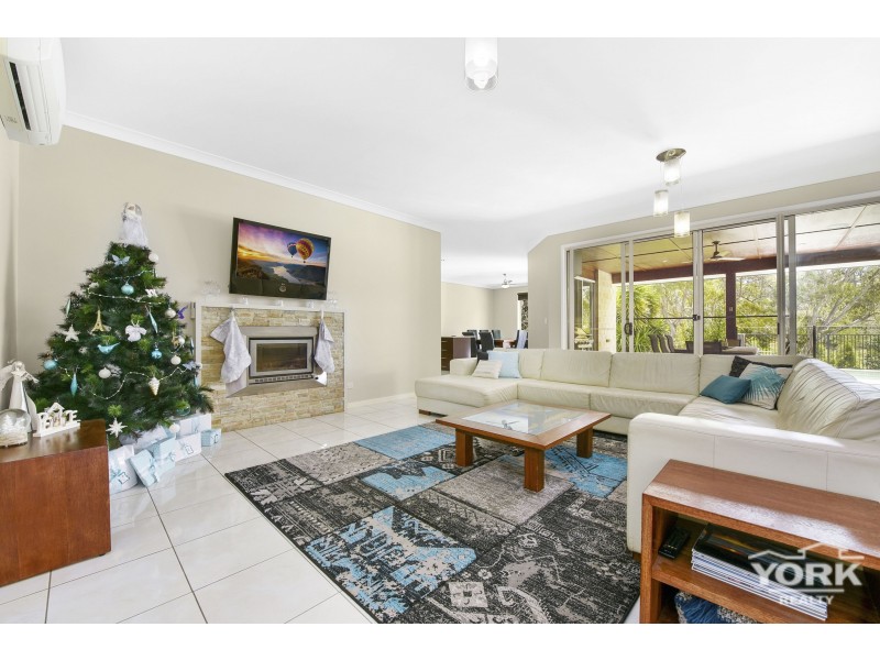 11 Lancaster Court, Top Camp QLD 4350