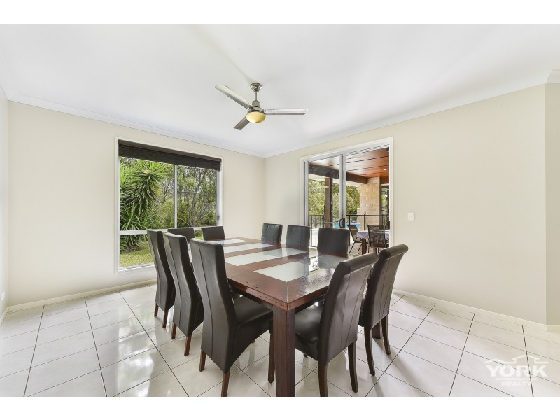 11 Lancaster Court, Top Camp QLD 4350