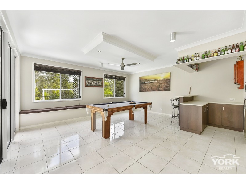 11 Lancaster Court, Top Camp QLD 4350