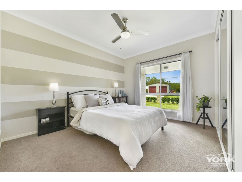 11 Lancaster Court, Top Camp QLD 4350