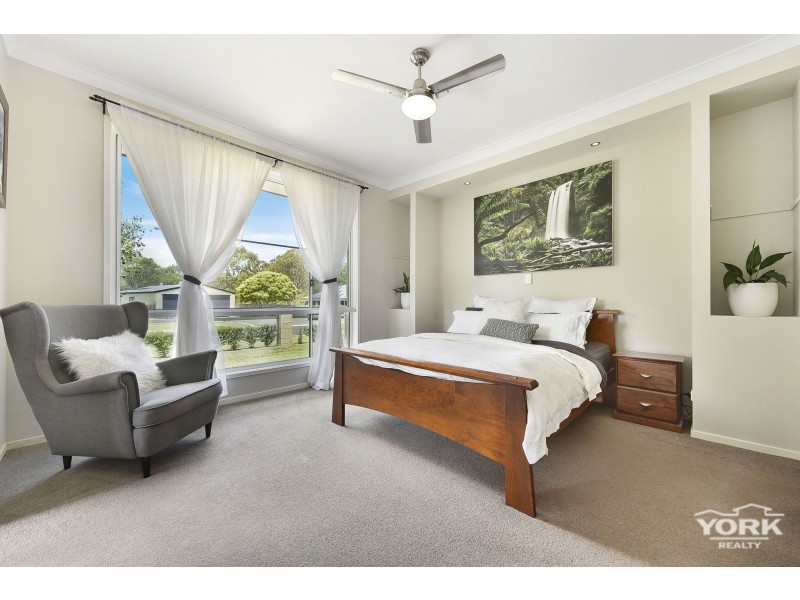 11 Lancaster Court, Top Camp QLD 4350