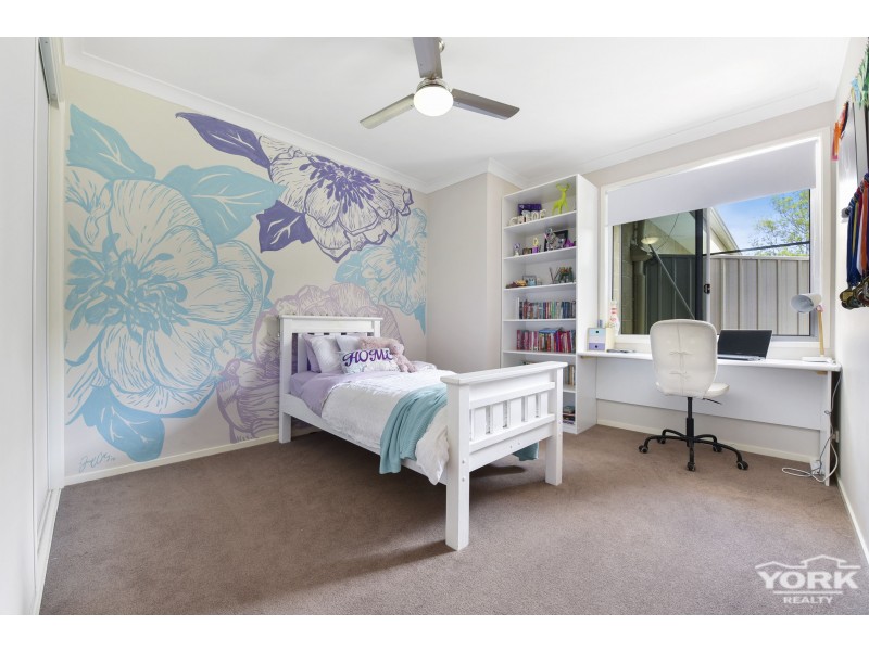 11 Lancaster Court, Top Camp QLD 4350