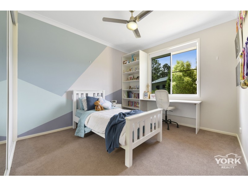 11 Lancaster Court, Top Camp QLD 4350