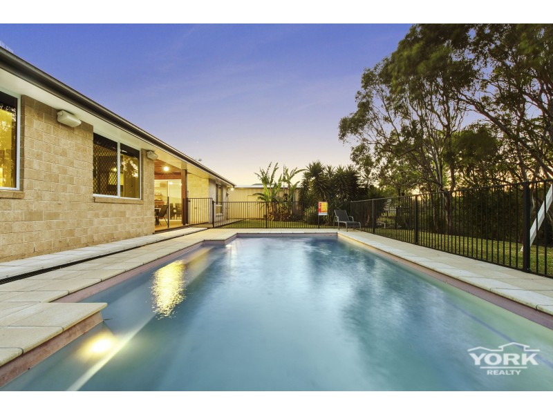 11 Lancaster Court, Top Camp QLD 4350