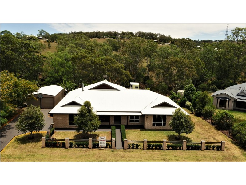 11 Lancaster Court, Top Camp QLD 4350
