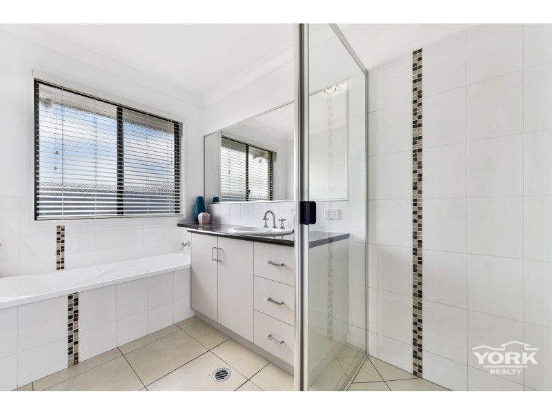 3 Gaudron Close, Wilsonton Heights QLD 4350