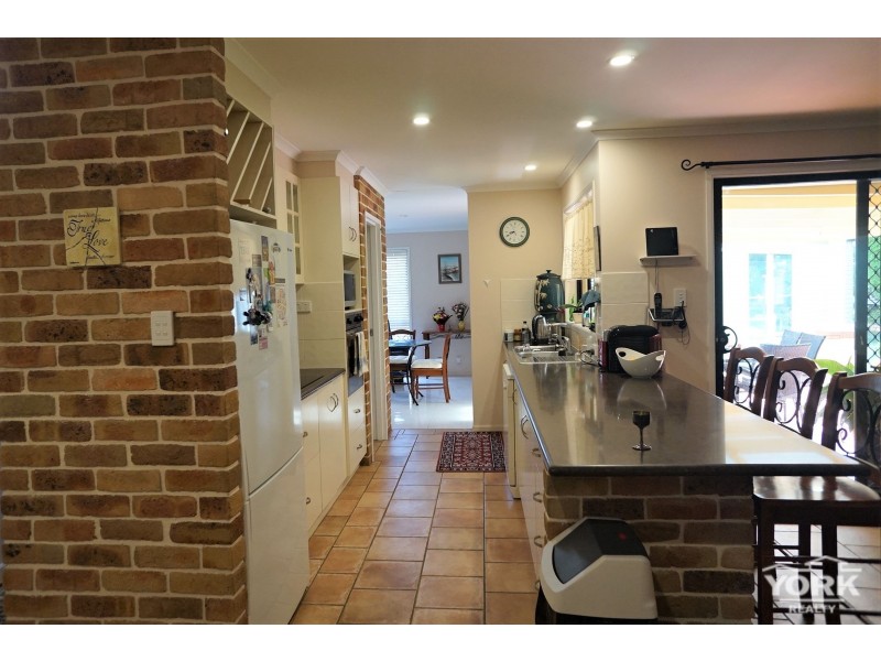 1 Goodman Court, Middle Ridge QLD 4350