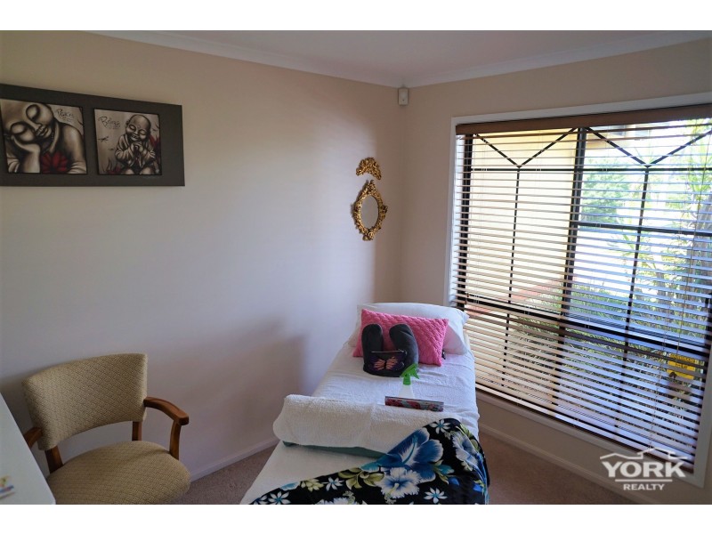 1 Goodman Court, Middle Ridge QLD 4350
