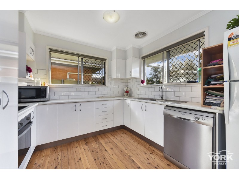 1 Jean Street, Harristown QLD 4350