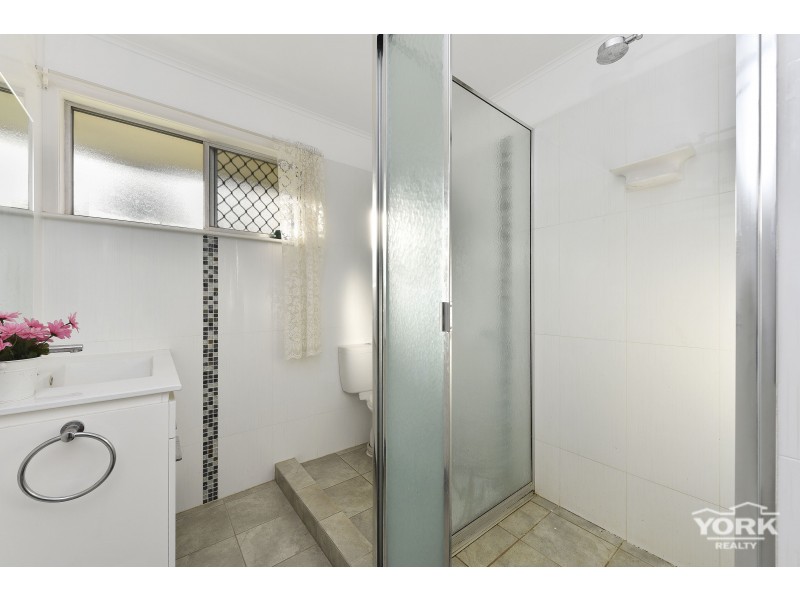 1 Jean Street, Harristown QLD 4350
