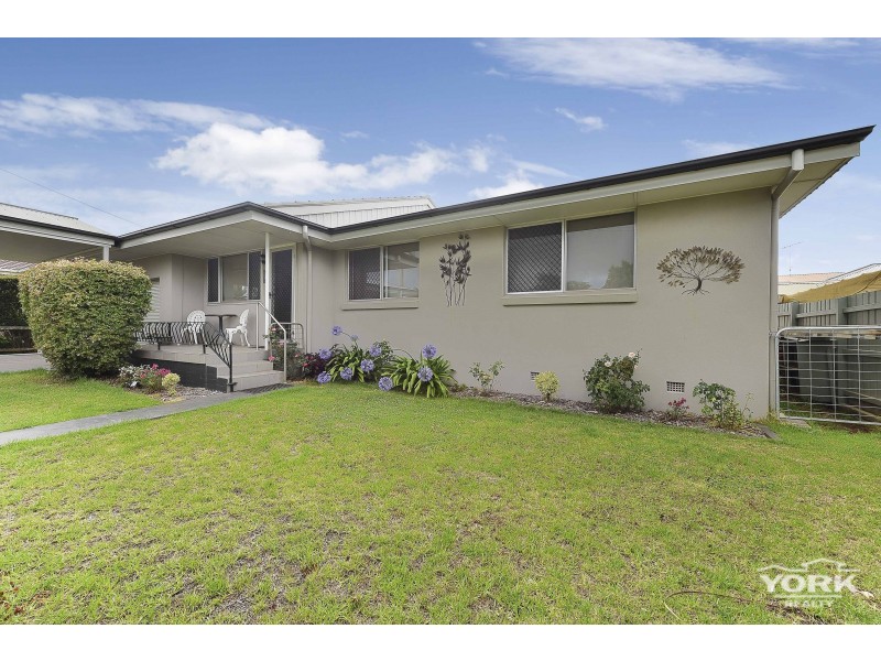 1 Jean Street, Harristown QLD 4350