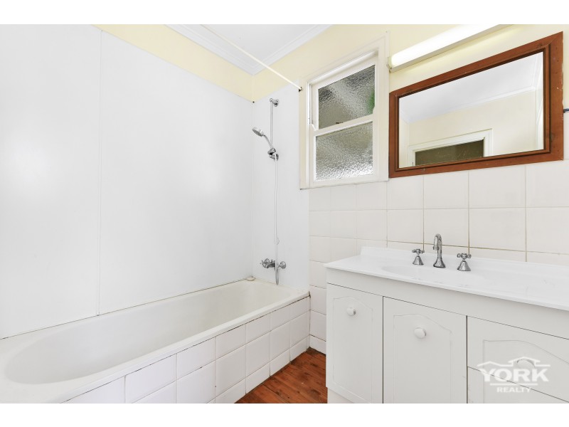 32 Brim Street, Newtown QLD 4350