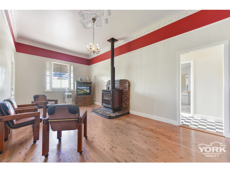 269 New England Highway, Harlaxton QLD 4350