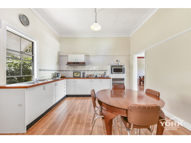 269 New England Highway, Harlaxton QLD 4350