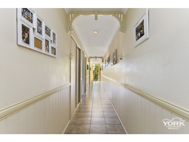 2/14a Hume Street, North Toowoomba QLD 4350