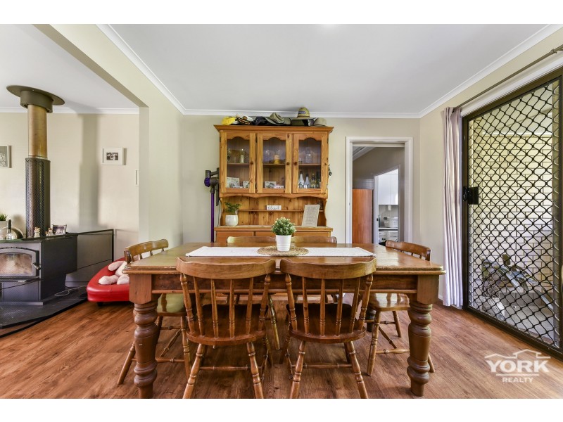 17 Hibiscus Drive, Centenary Heights QLD 4350