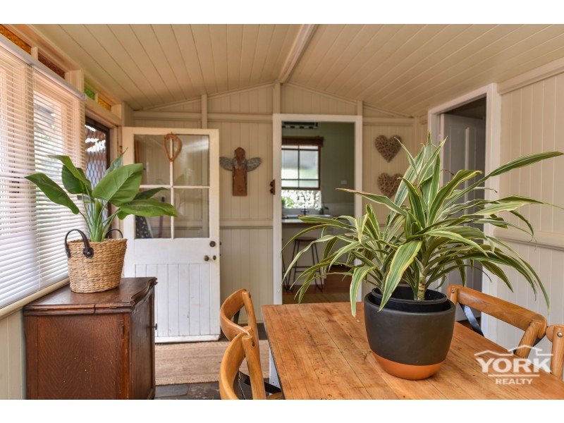 194 South Street, Centenary Heights QLD 4350