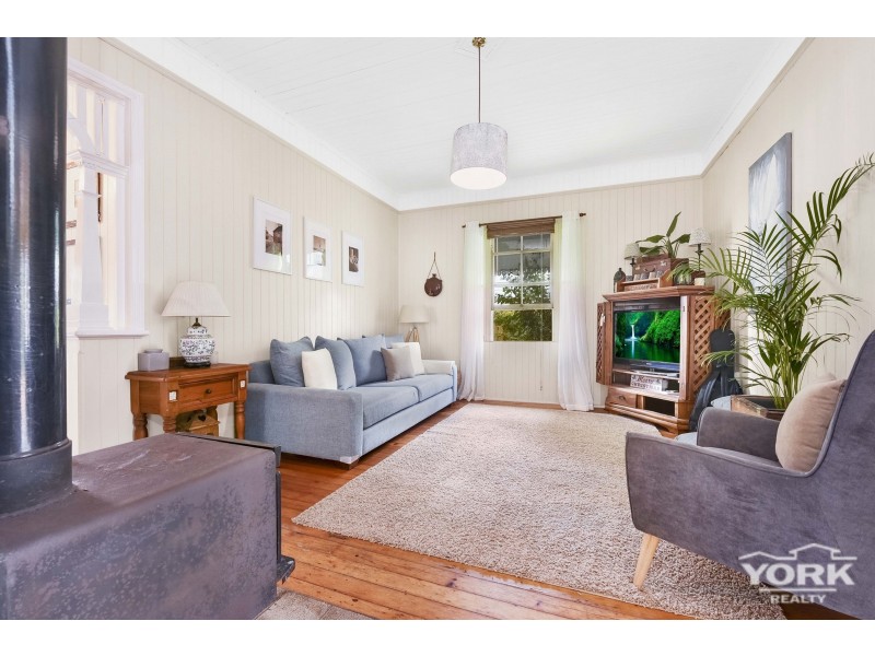 194 South Street, Centenary Heights QLD 4350