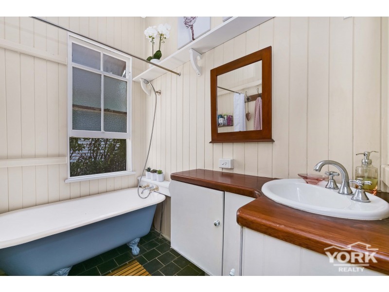 194 South Street, Centenary Heights QLD 4350