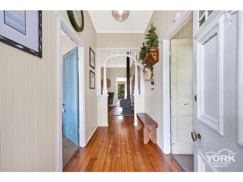 194 South Street, Centenary Heights QLD 4350