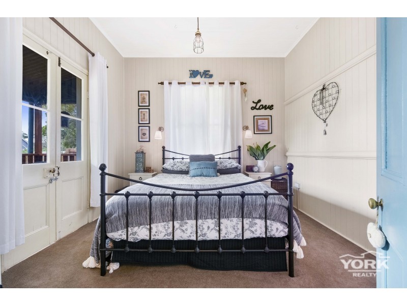 194 South Street, Centenary Heights QLD 4350