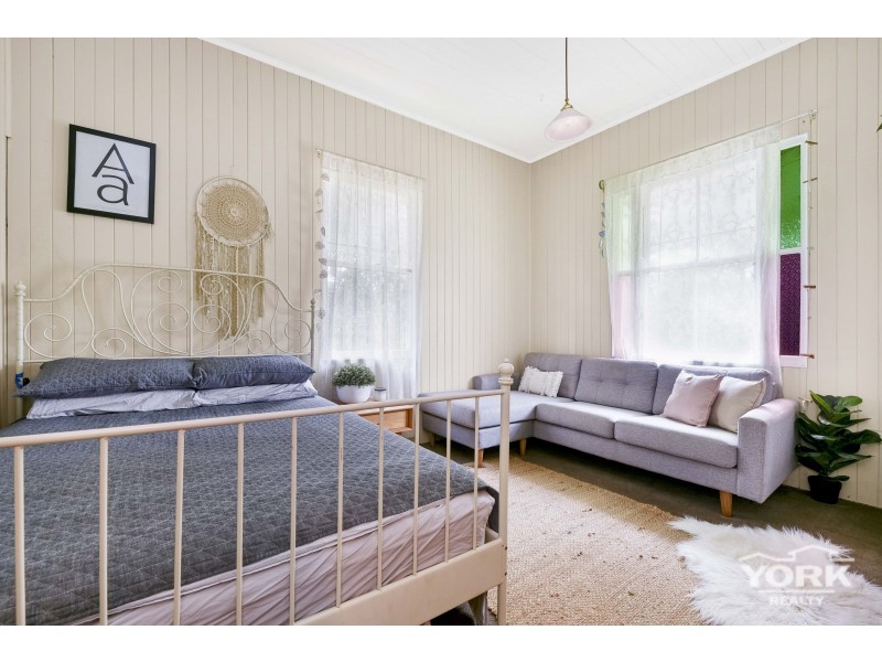 194 South Street, Centenary Heights QLD 4350