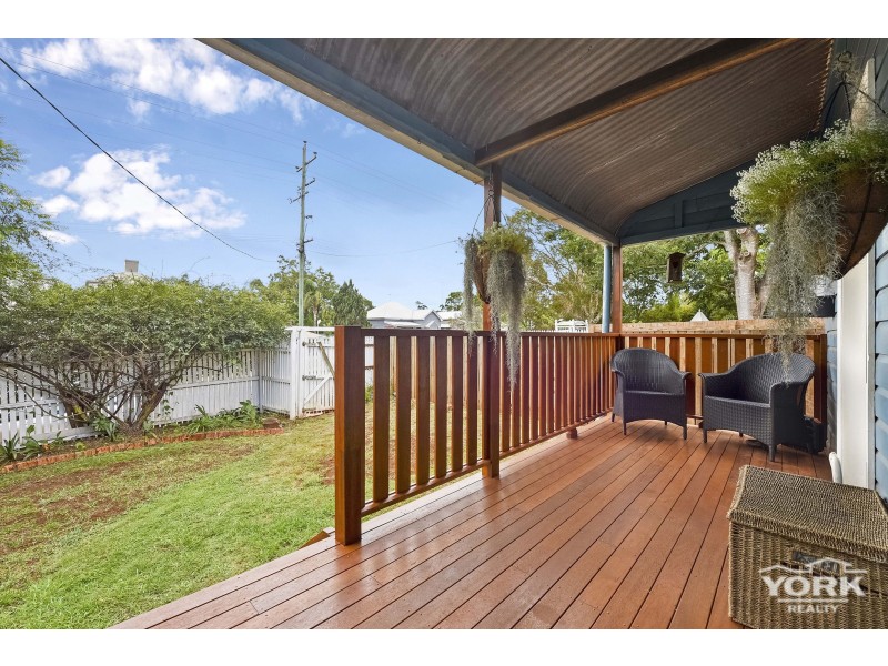 194 South Street, Centenary Heights QLD 4350