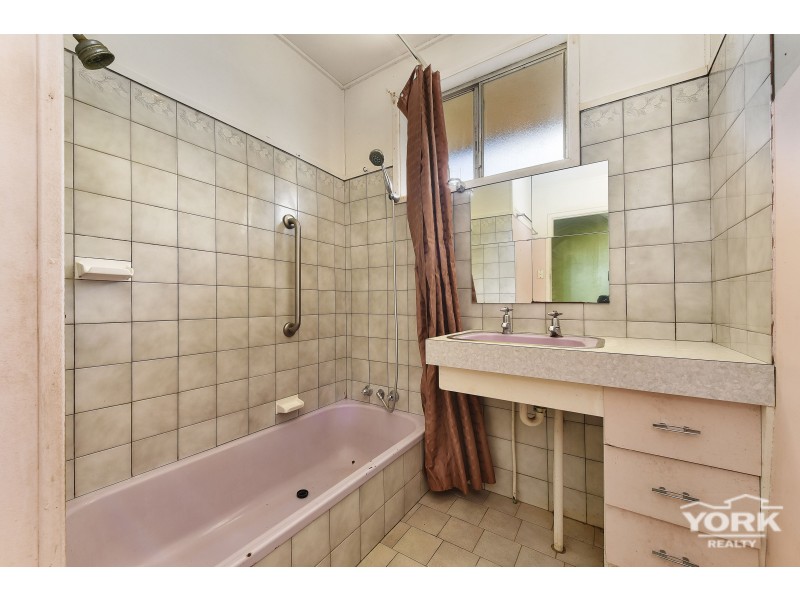 3 Teesdale Avenue, Newtown QLD 4350